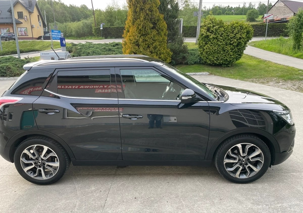 SsangYong Tivoli cena 37900 przebieg: 103000, rok produkcji 2015 z Lubaczów małe 277